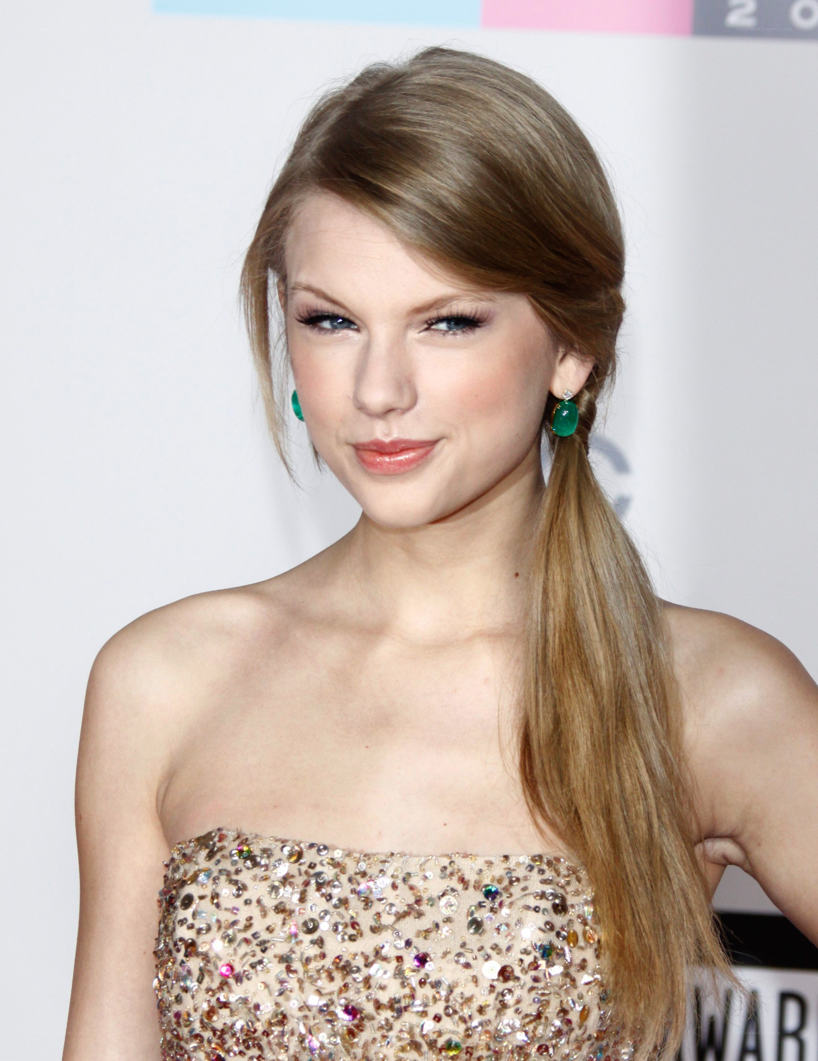 Taylor Swift at awards show