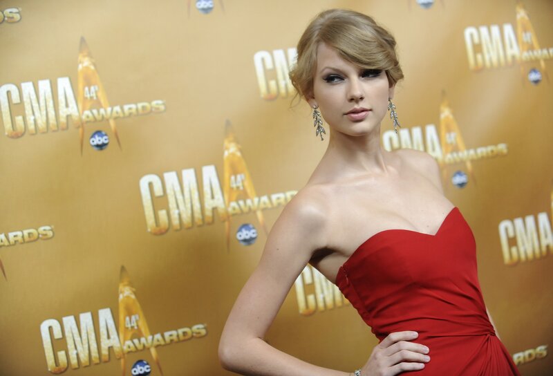 Taylor Swift at CMA Awards