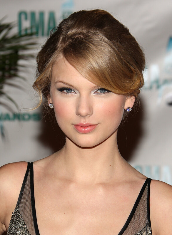 Taylor Swift at CMA Awards