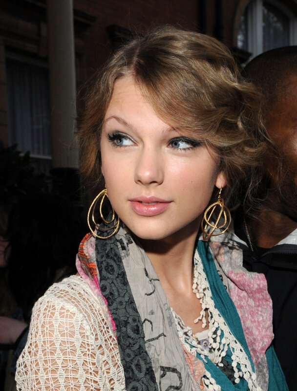 Taylor Swift at event
