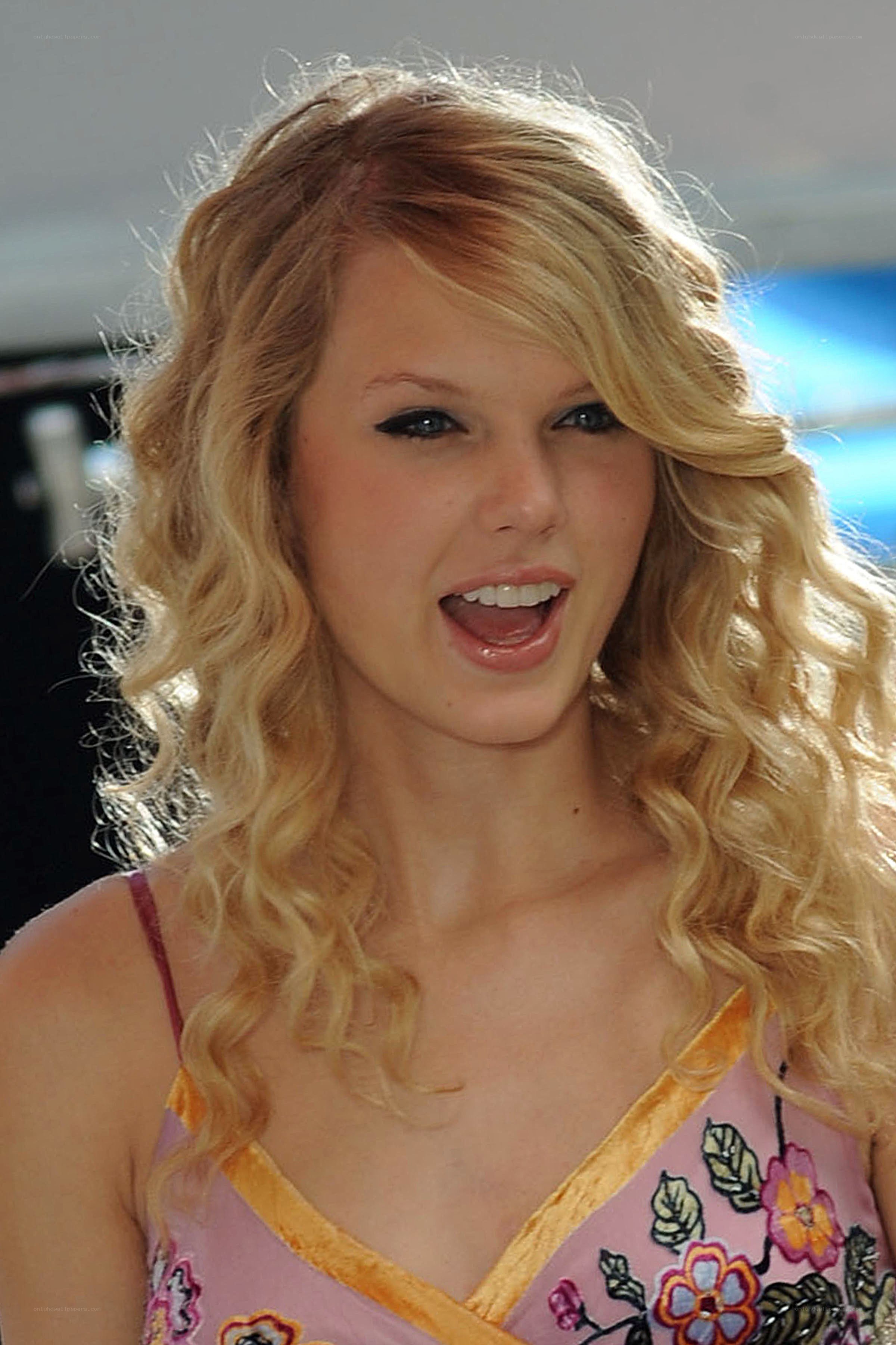 Taylor Swift at event