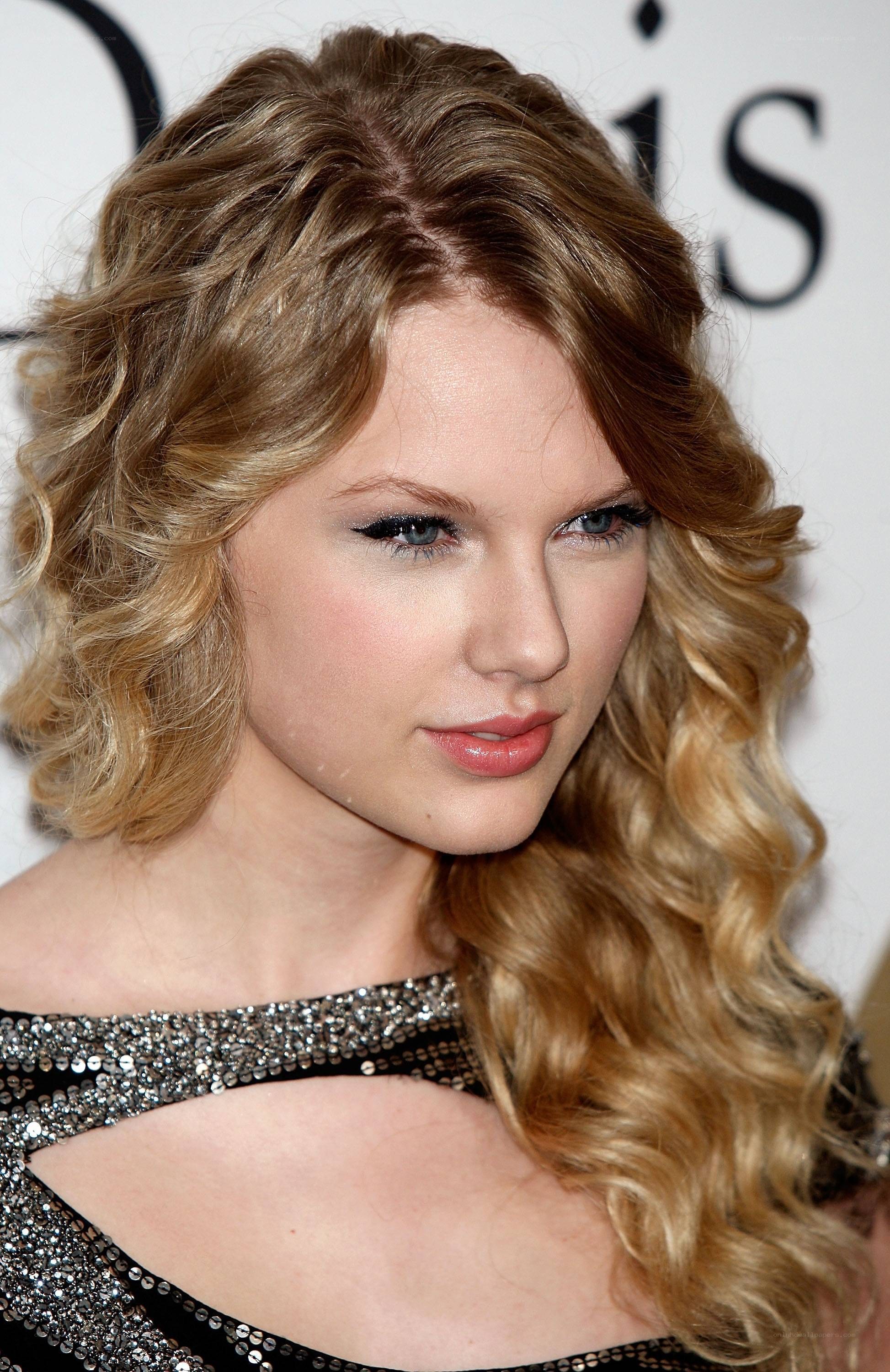 Taylor Swift at event
