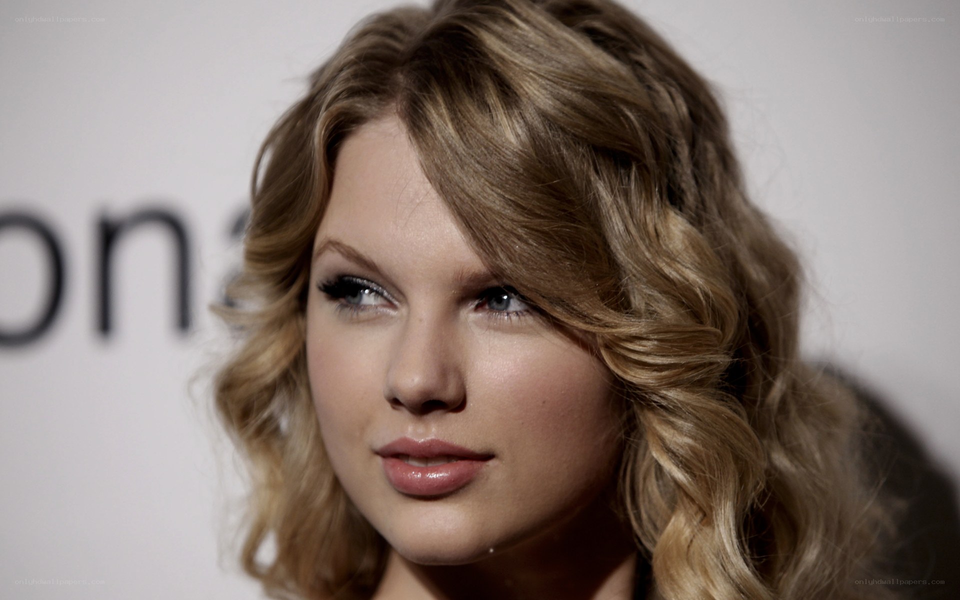 Taylor Swift at event