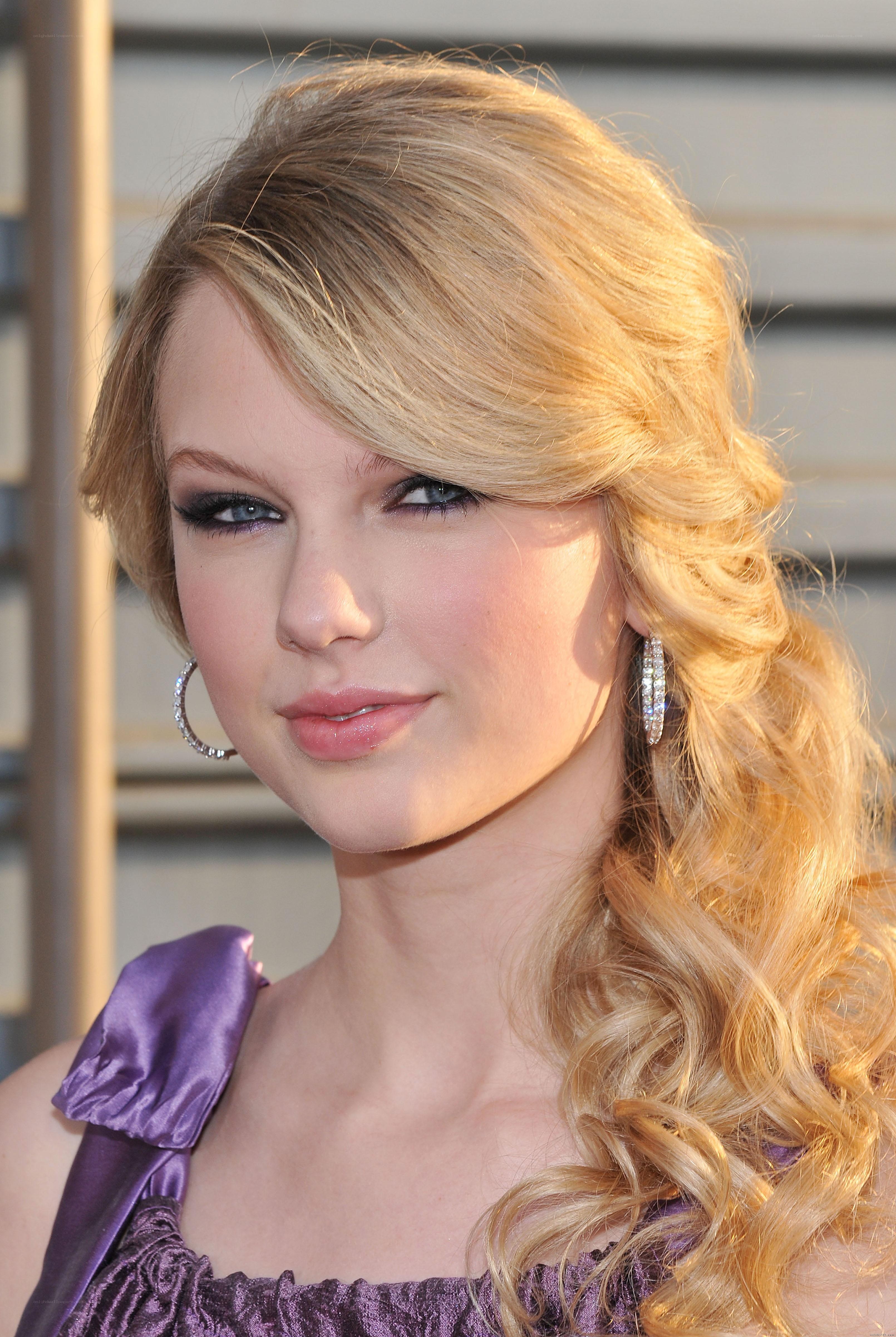 Taylor Swift at event