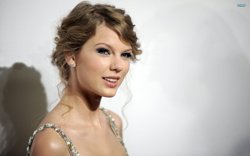 Taylor Swift at event