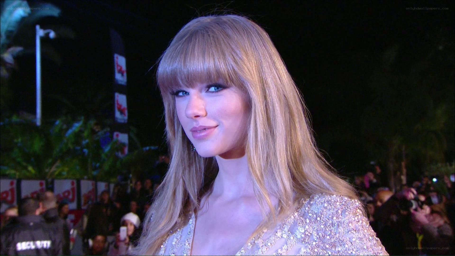 Taylor Swift at event