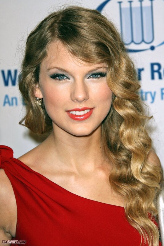 Taylor Swift at event
