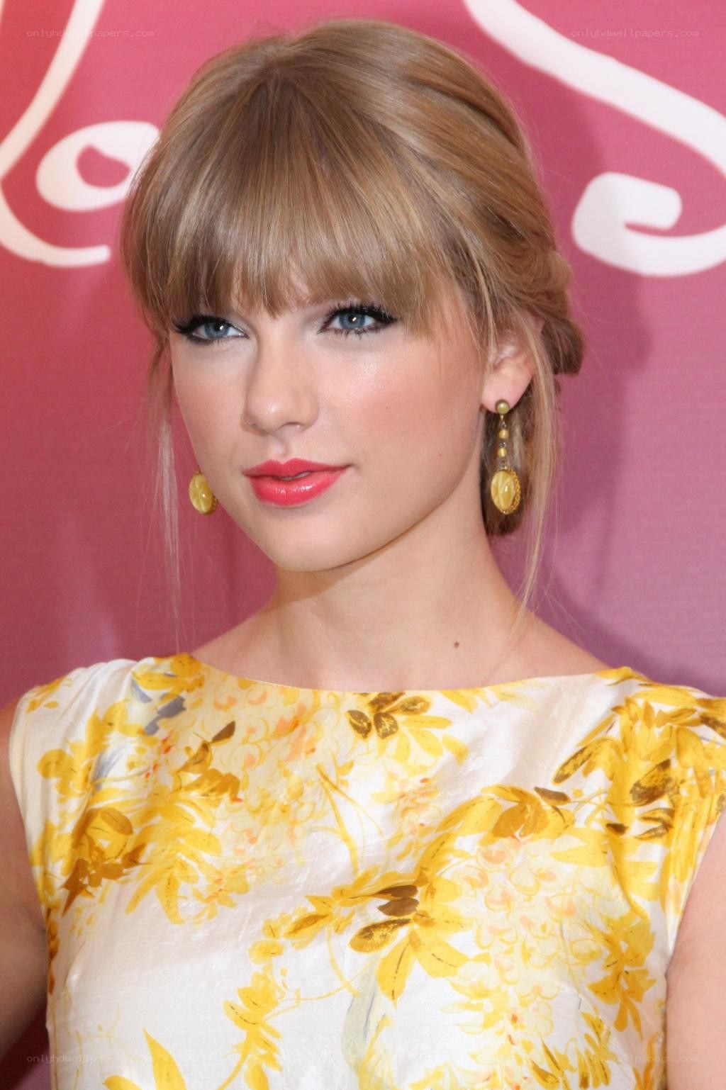 Taylor Swift at event