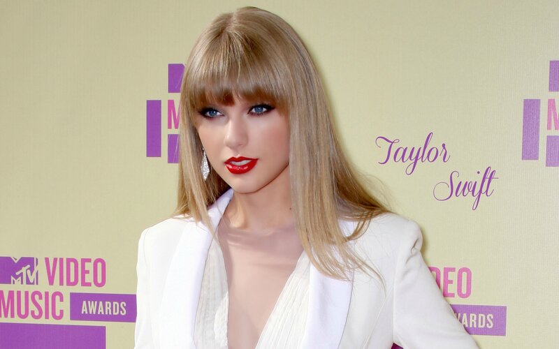 Taylor Swift at MTV Awards