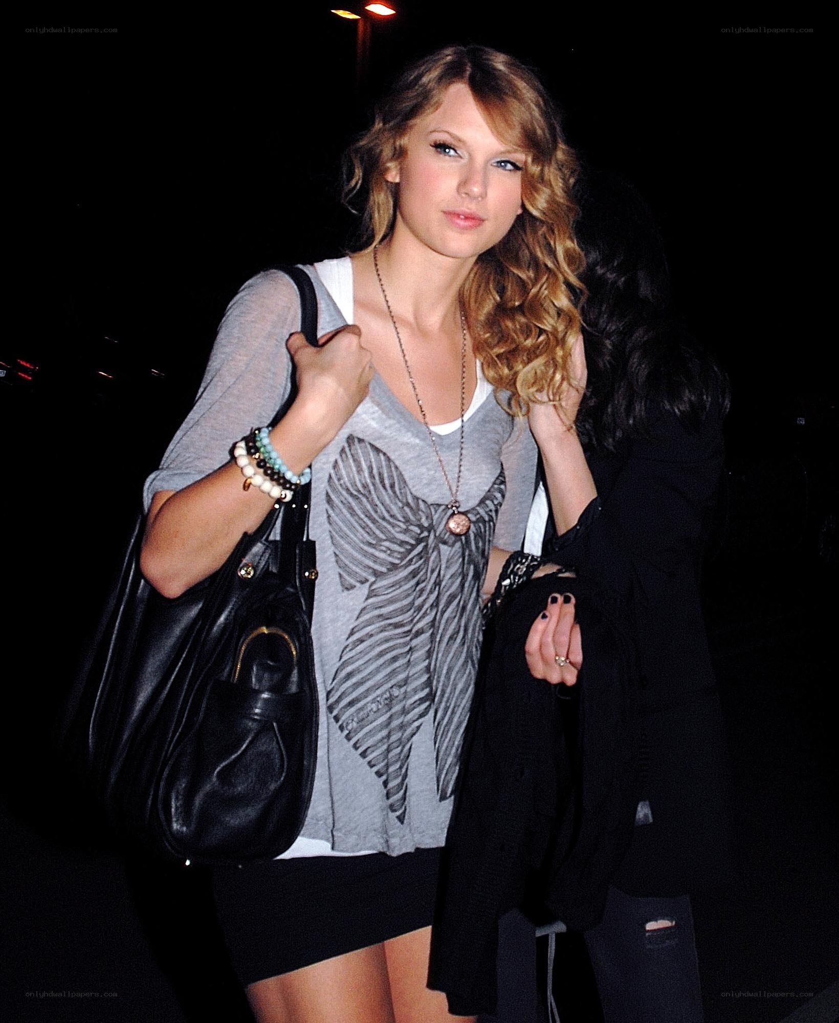 Taylor Swift at night