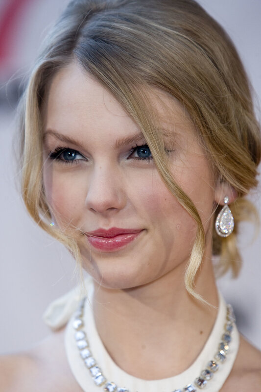 Taylor Swift at red carpet event