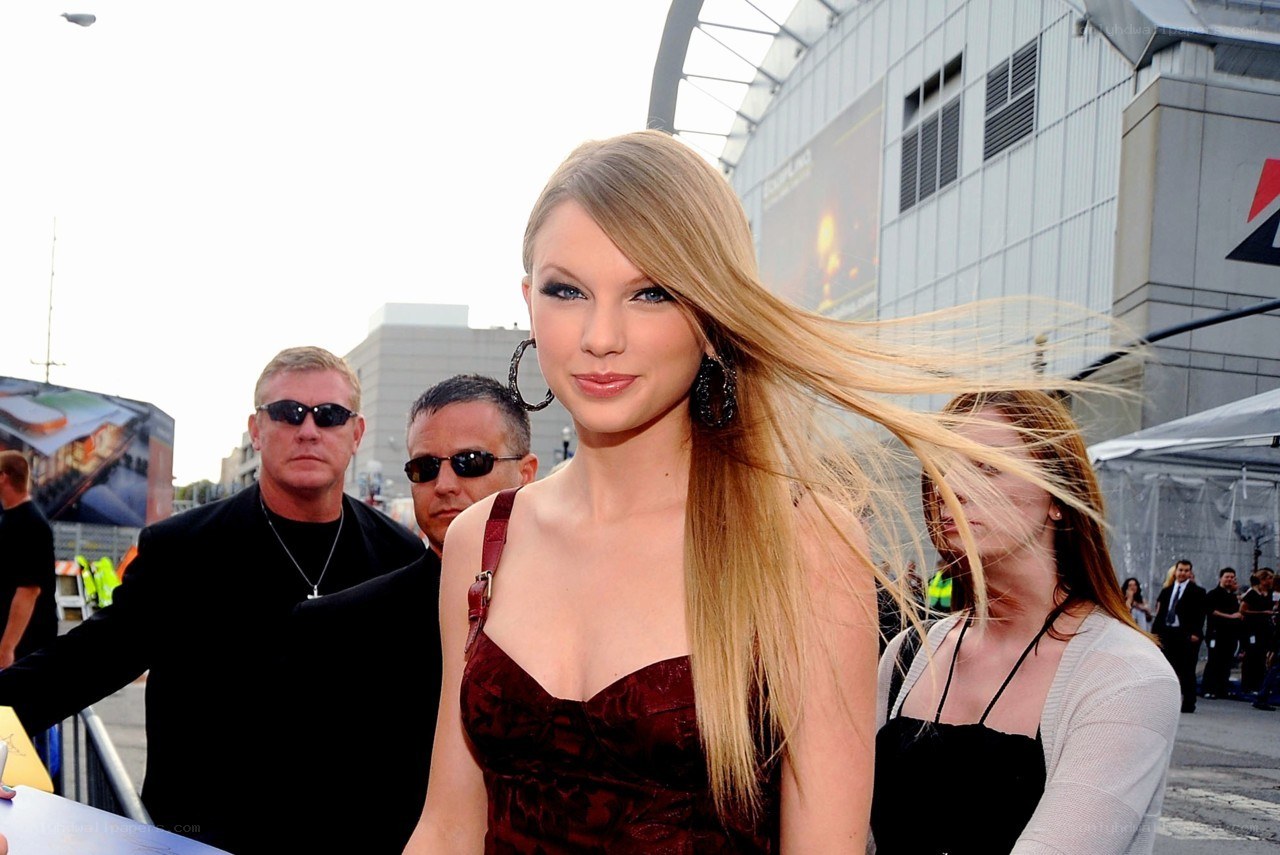 Taylor Swift at red carpet event