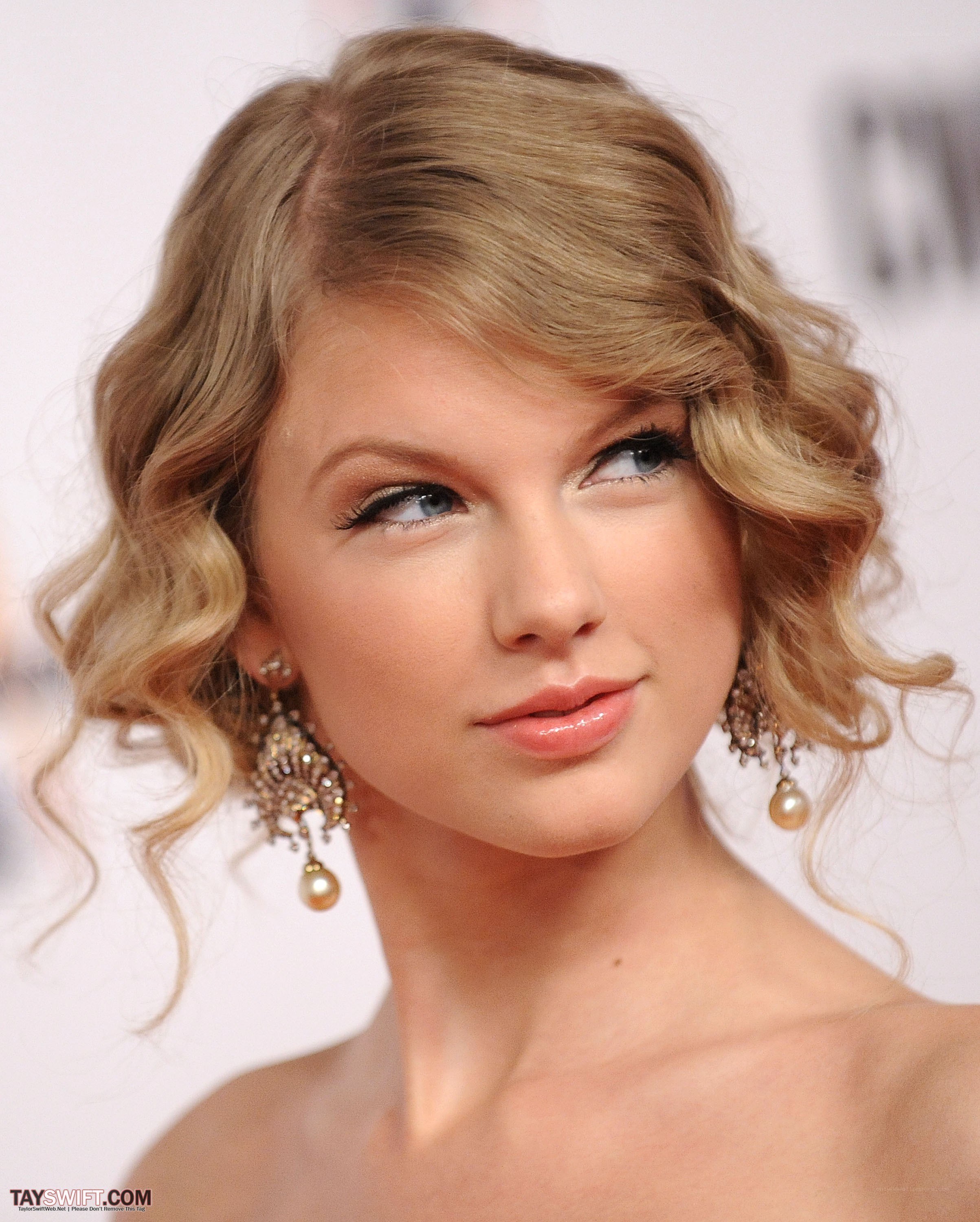 Taylor Swift at red carpet event