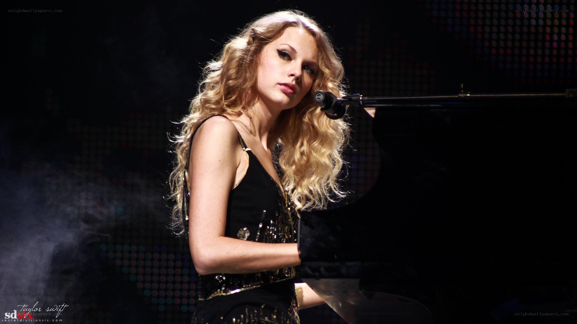 Taylor Swift at the piano