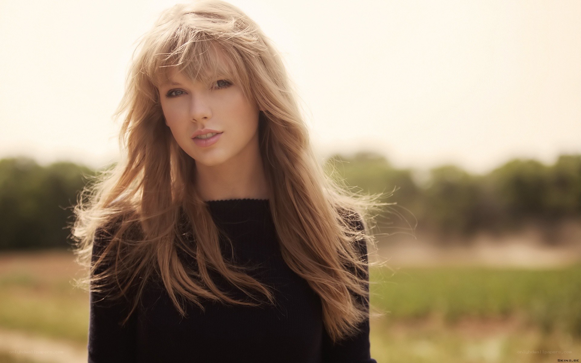 Taylor Swift in a field