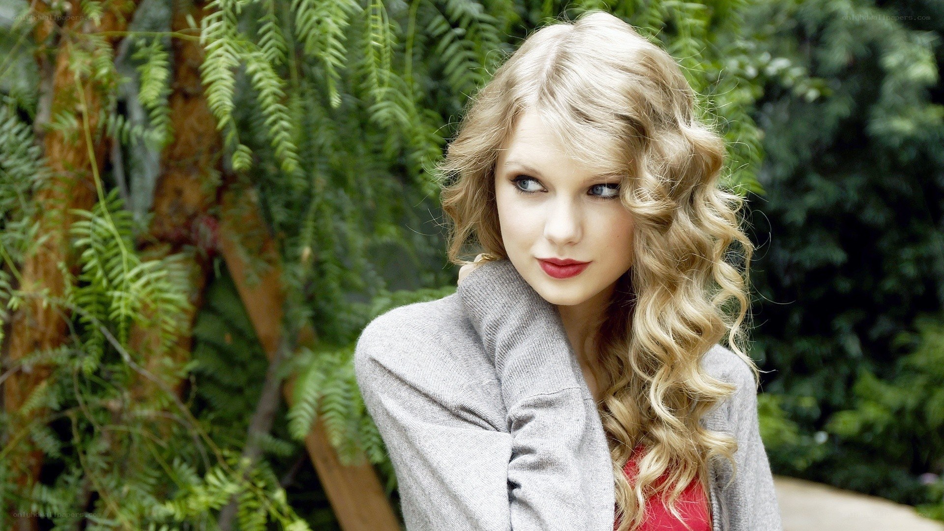 Taylor Swift in a garden