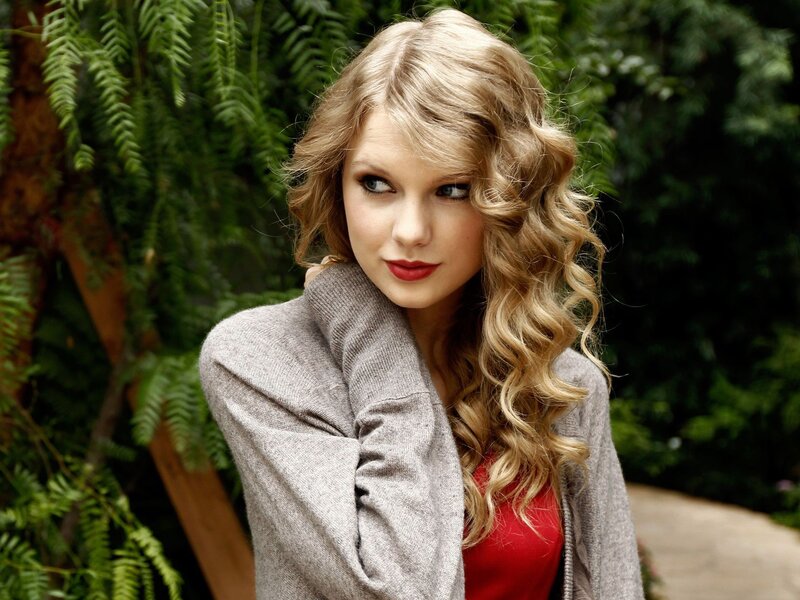 Taylor Swift in a garden