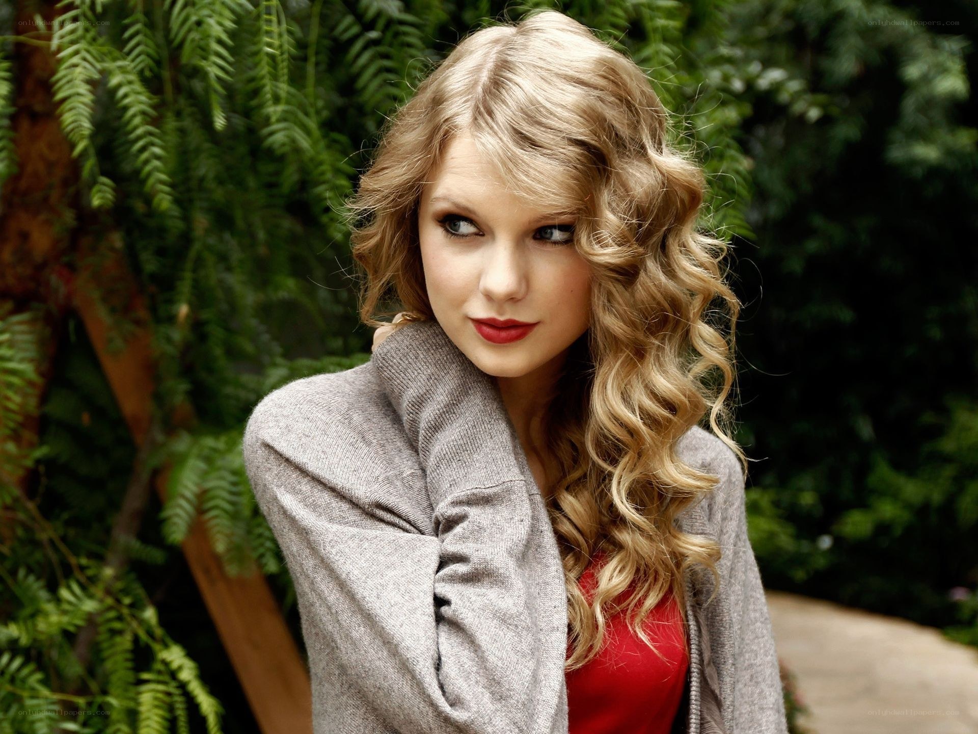 Taylor Swift in a garden