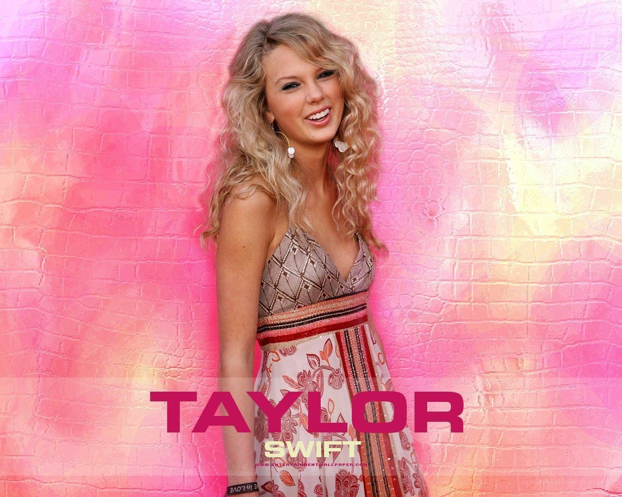 Taylor Swift in a patterned dress