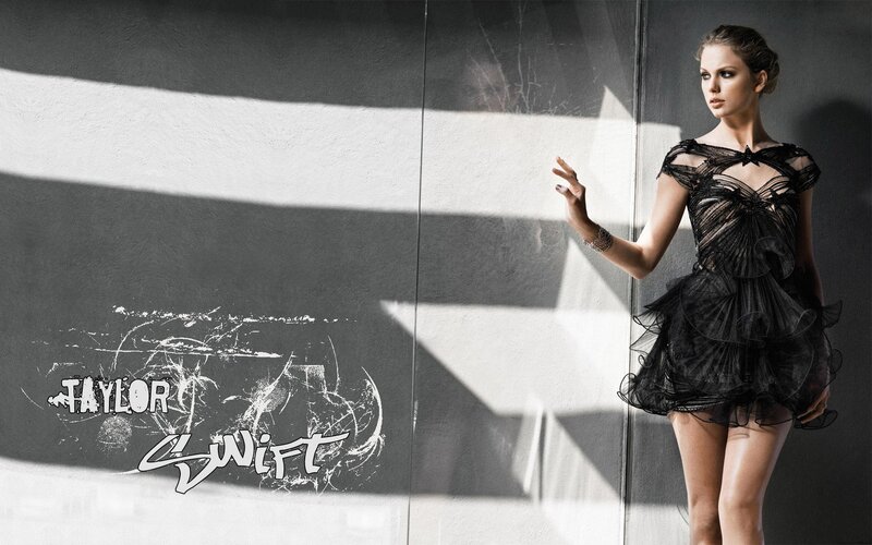 Taylor Swift in black dress