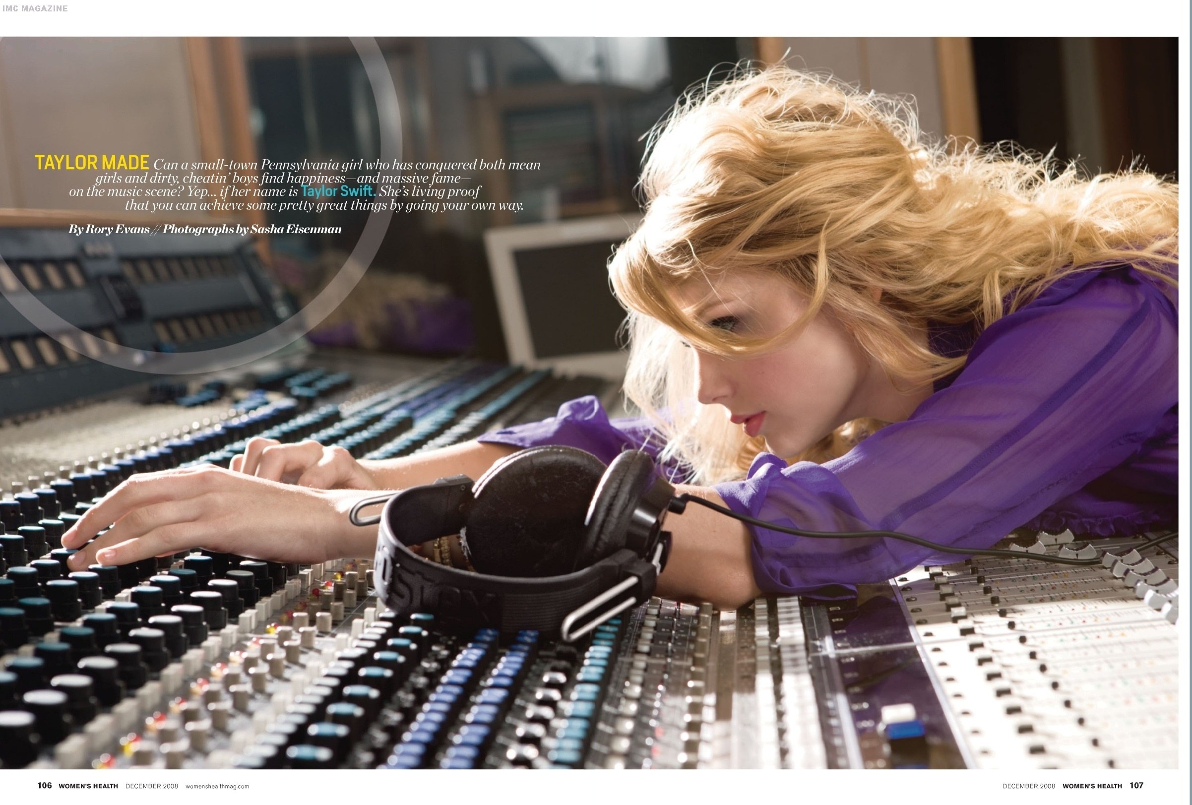 Taylor Swift in recording studio
