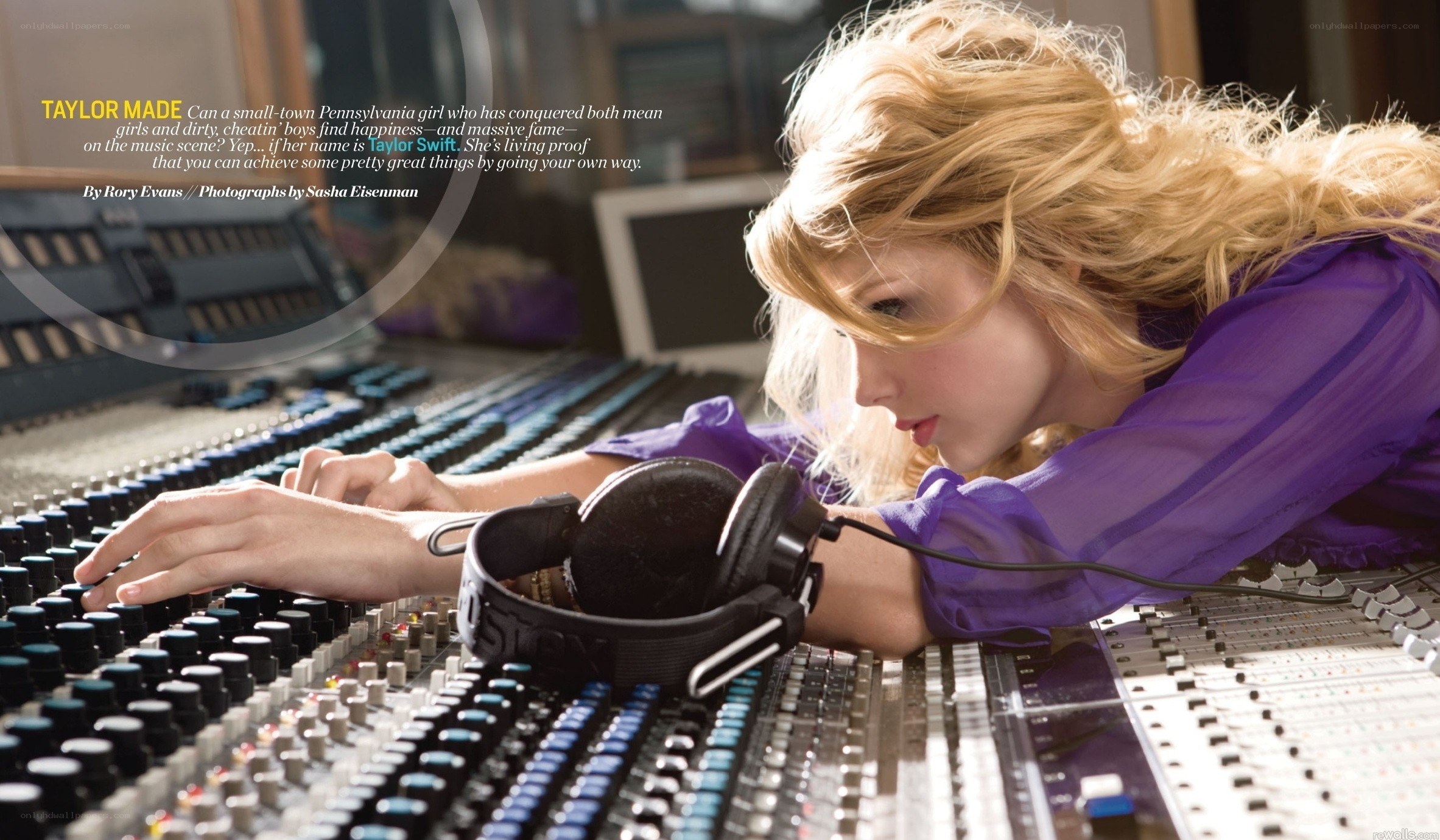 Taylor Swift in recording studio