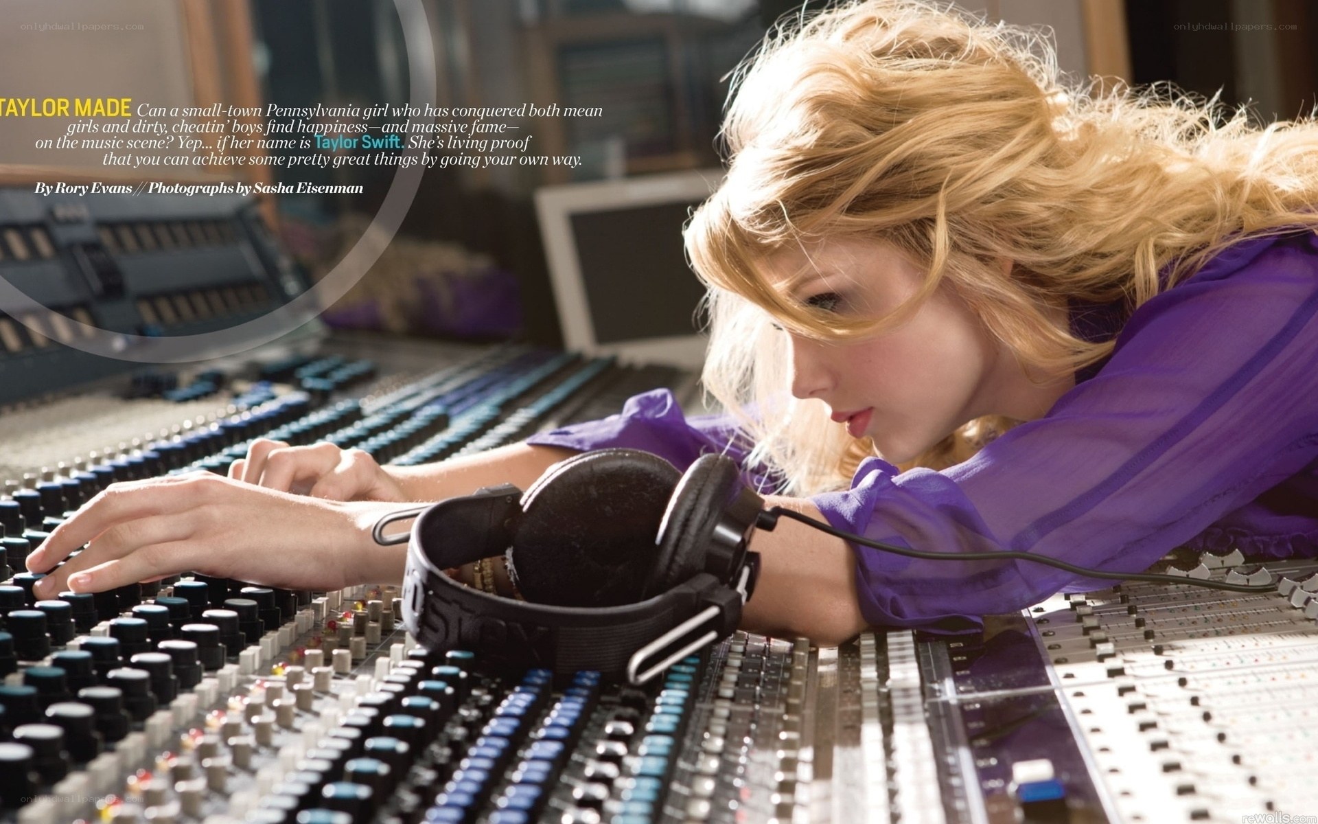 Taylor Swift in recording studio
