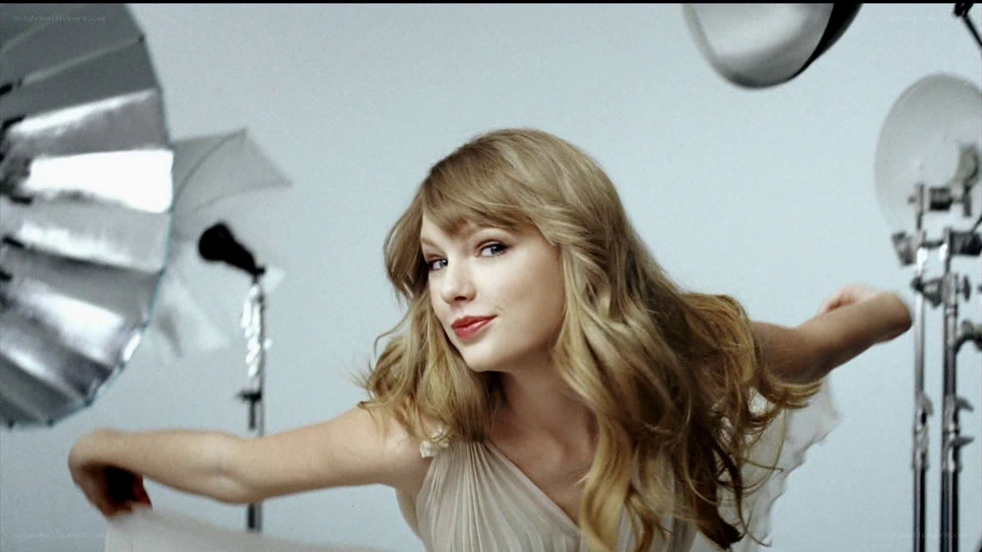 Taylor Swift in studio photoshoot