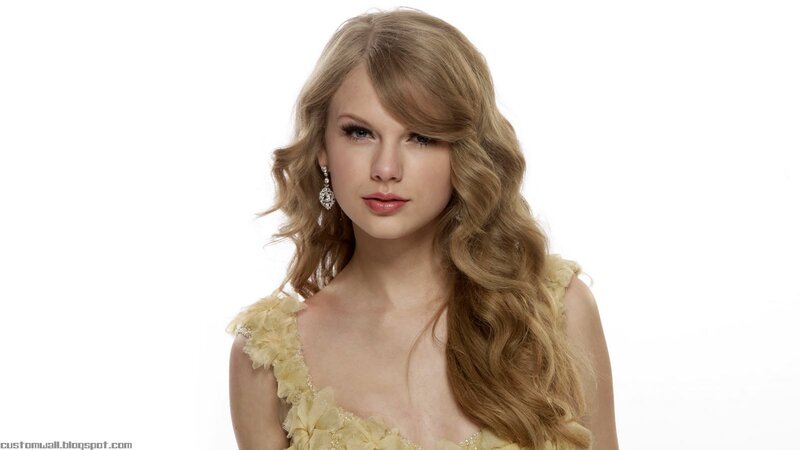 Taylor Swift in yellow dress