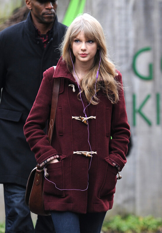 Taylor Swift on a city street