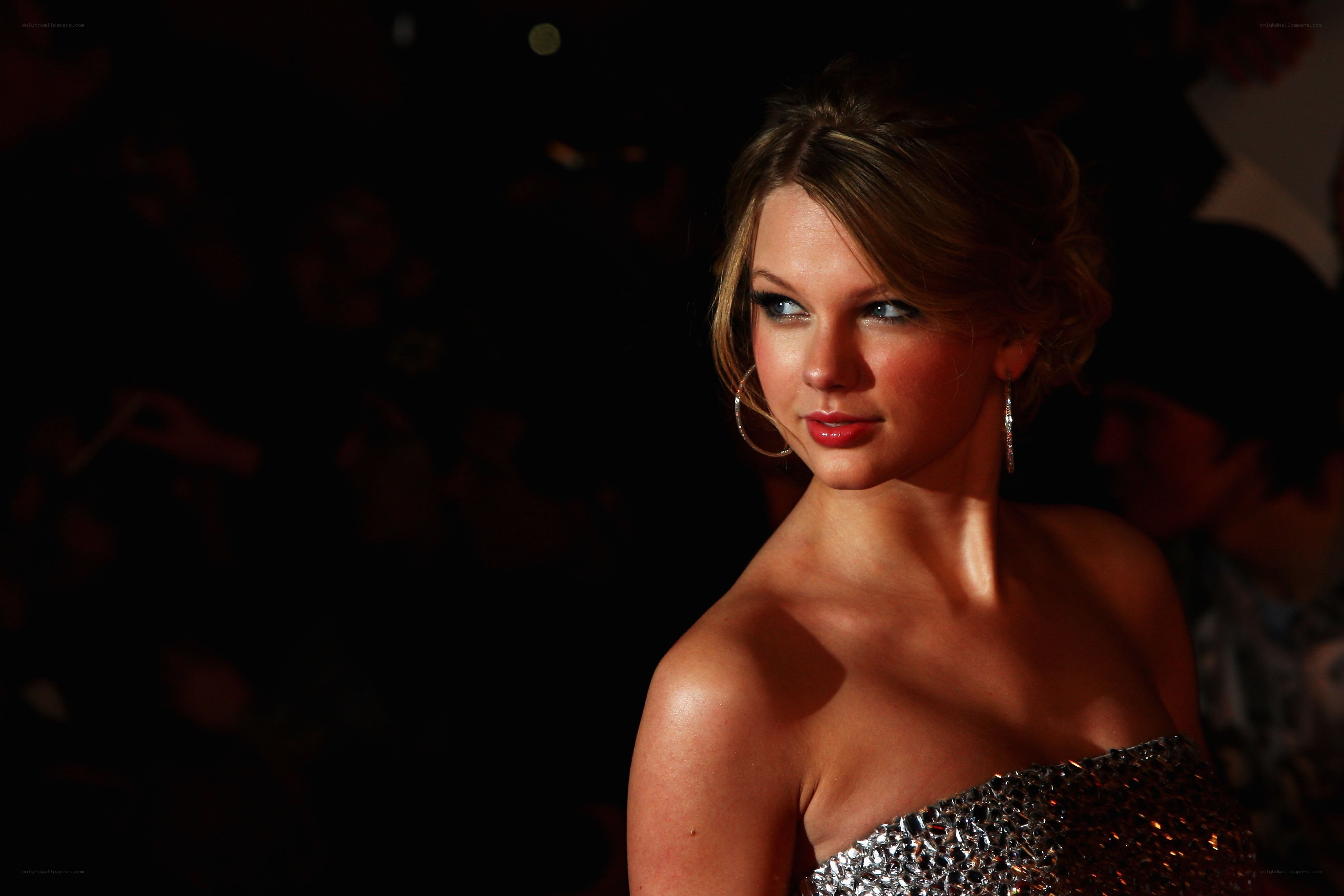 Taylor Swift on red carpet