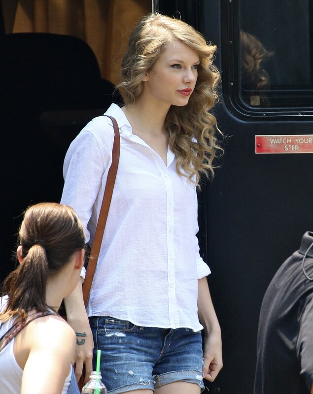 Taylor Swift on set