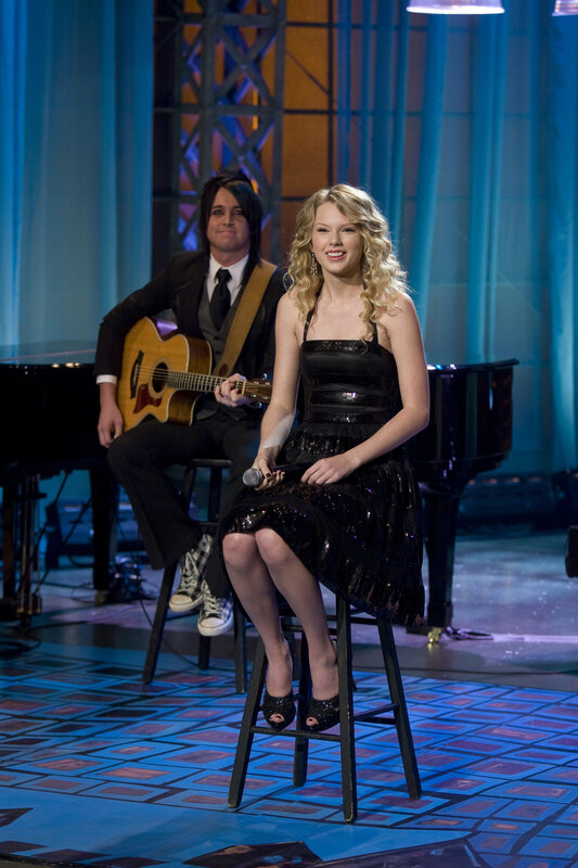 Taylor Swift on stage with guitarist