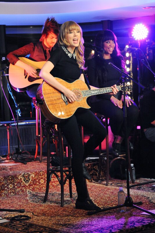 Taylor Swift performing live