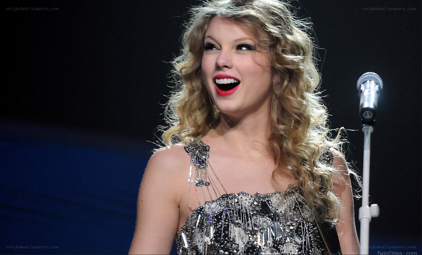 Taylor Swift performing on stage
