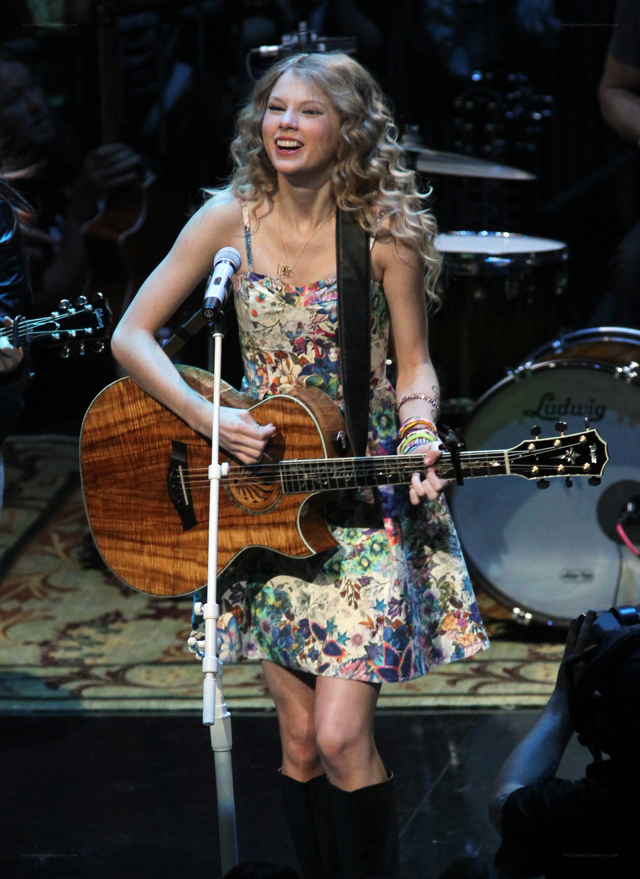 Taylor Swift performing on stage