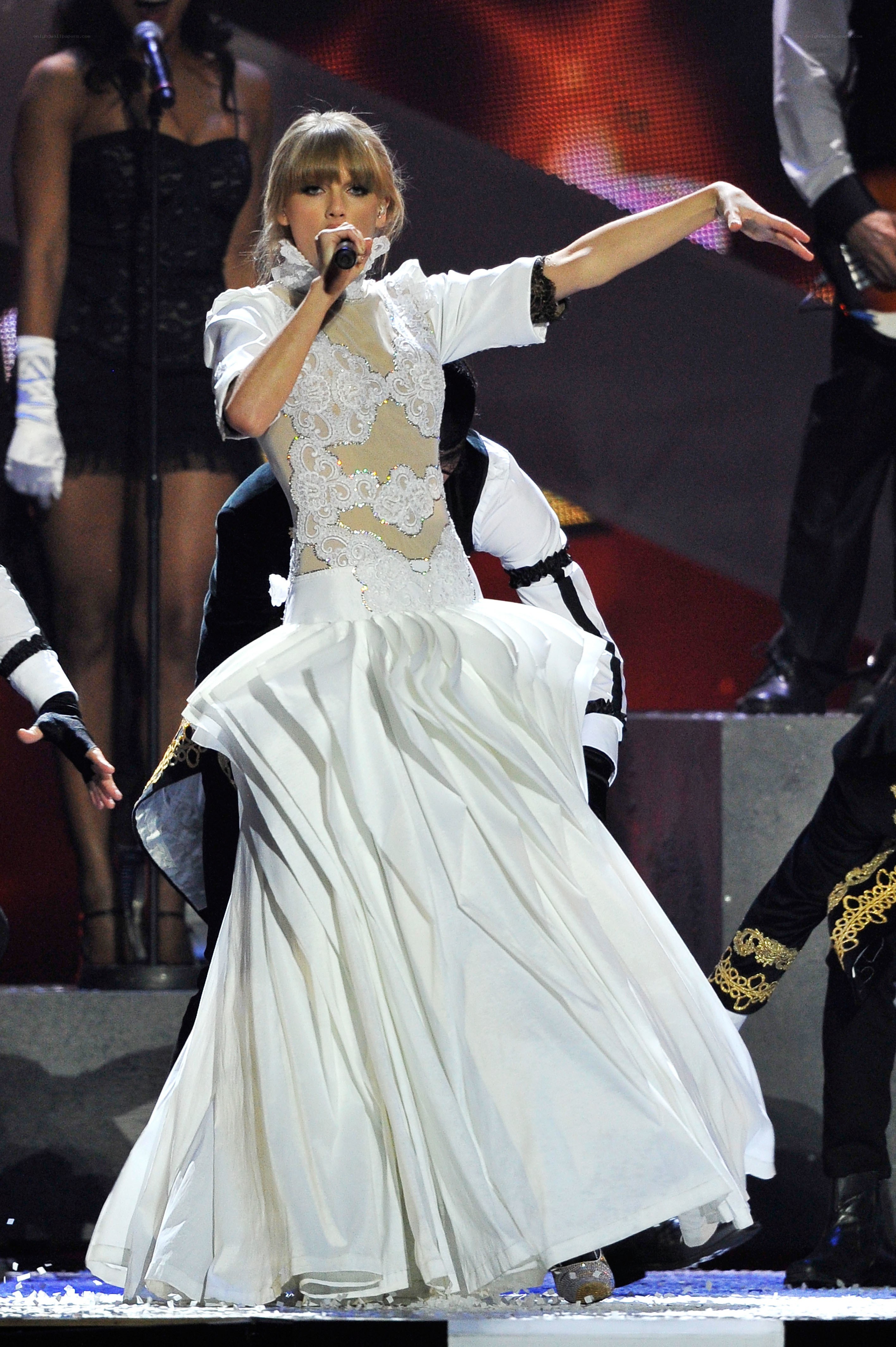 Taylor Swift performing on stage