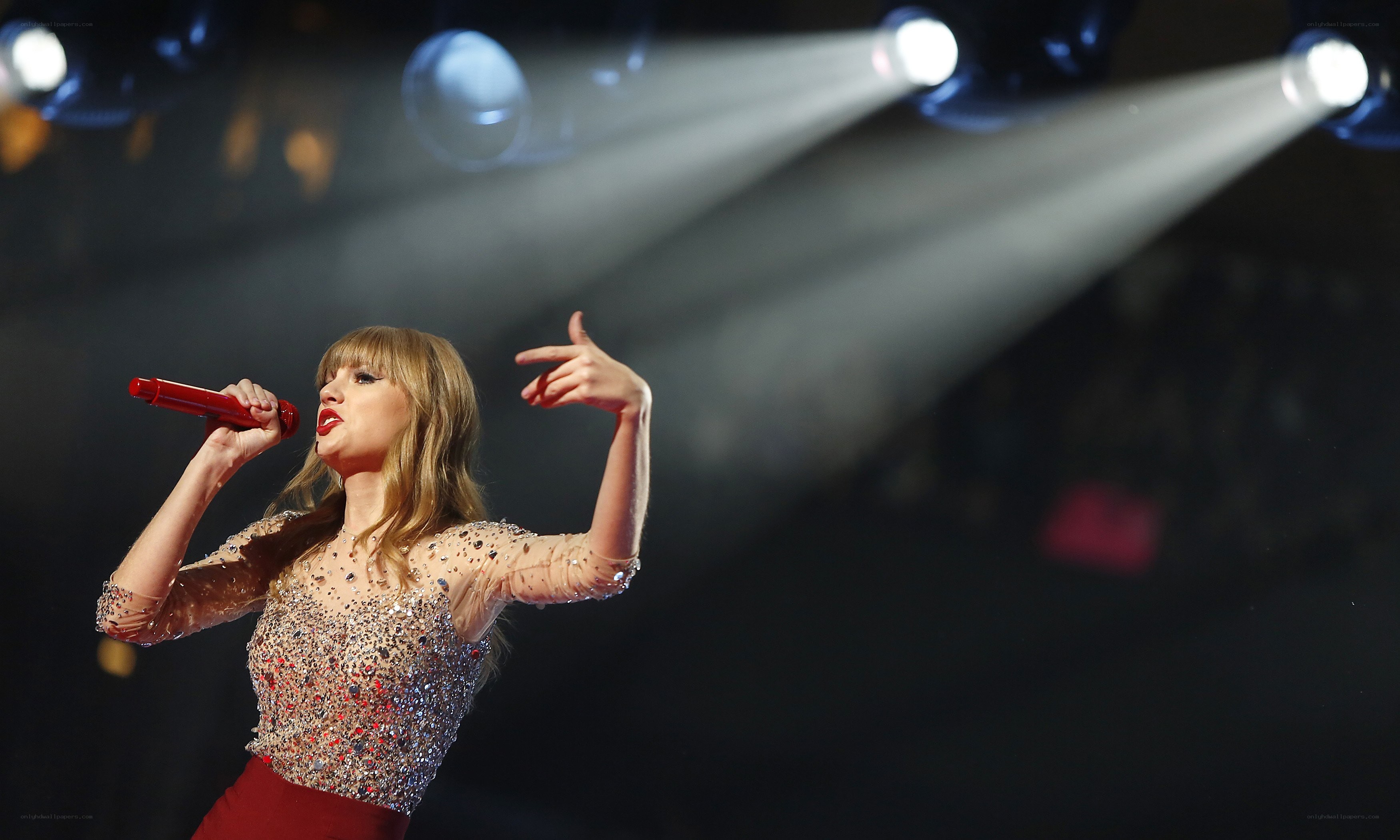 Taylor Swift performing on stage
