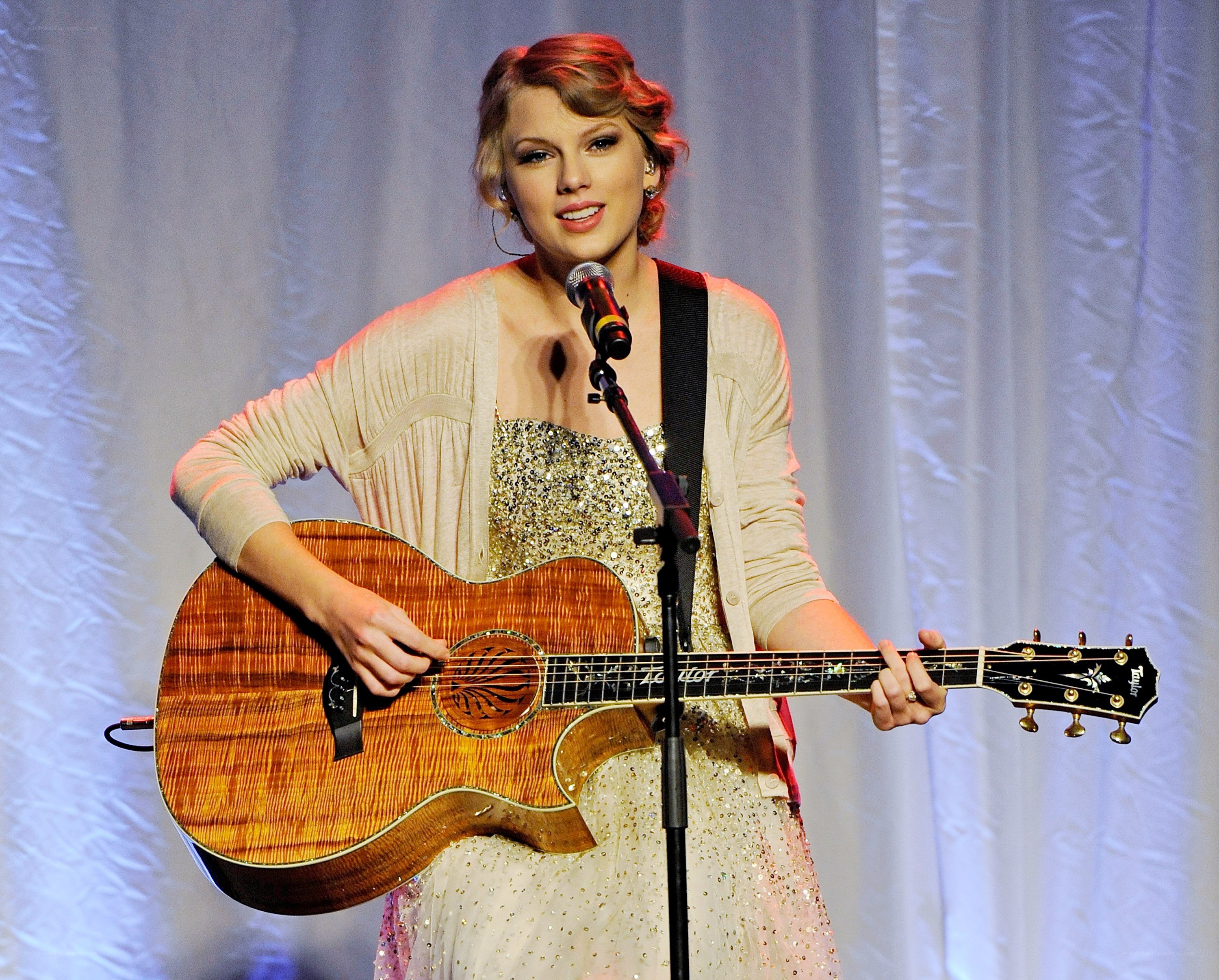 Taylor Swift performing on stage