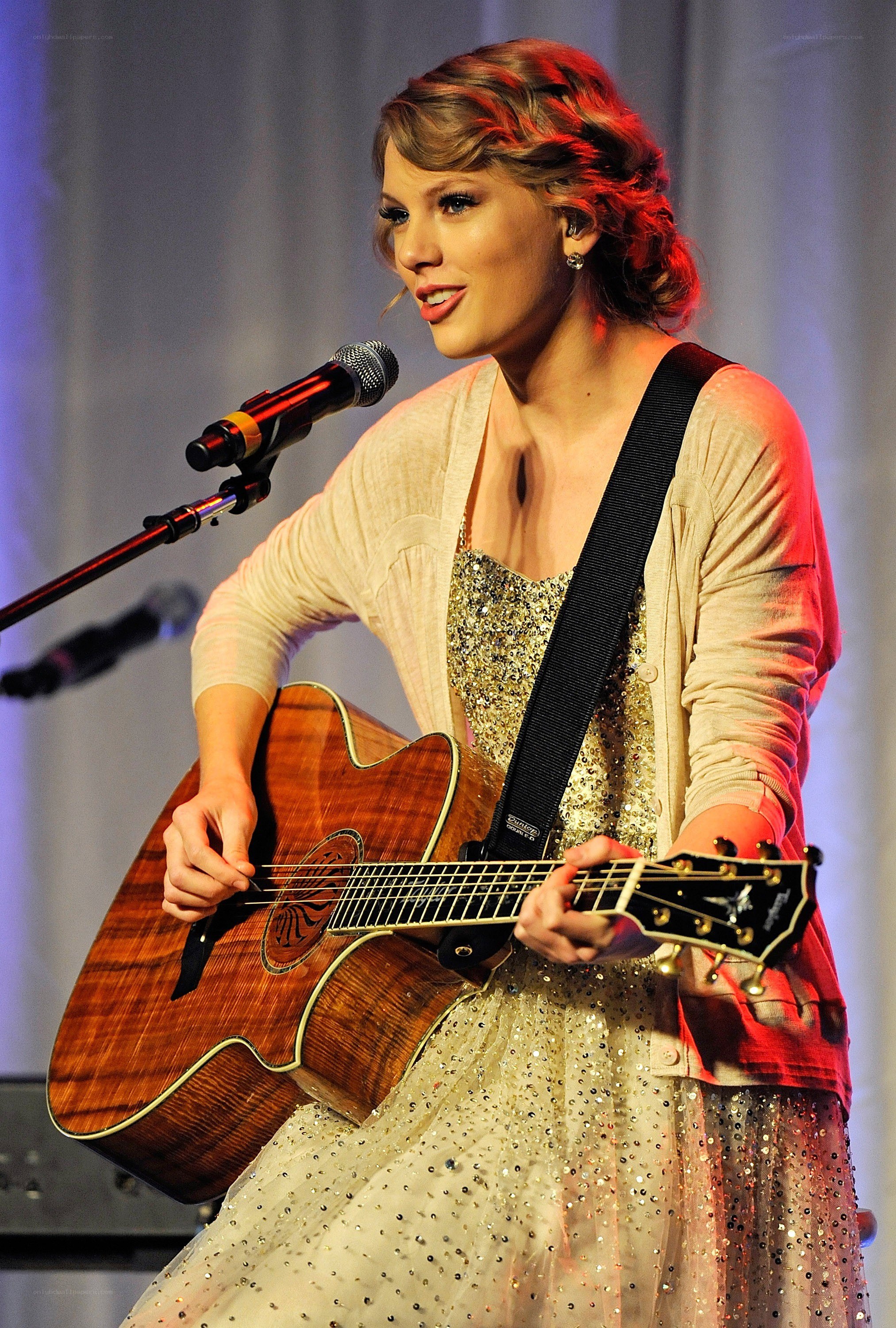 Taylor Swift performing on stage