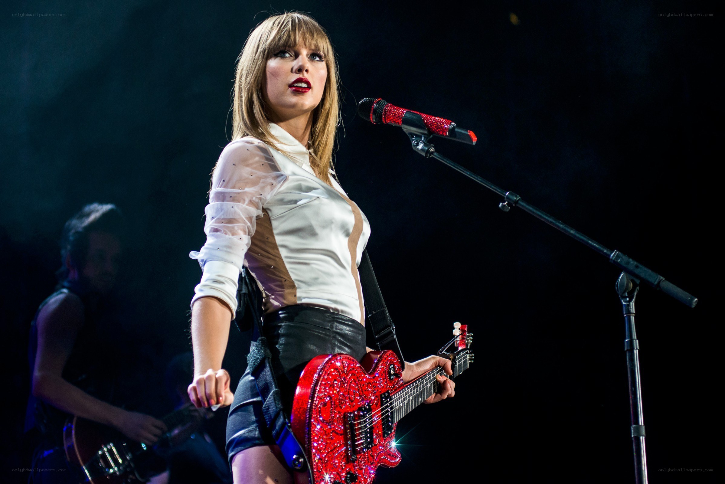 Taylor Swift performing on stage