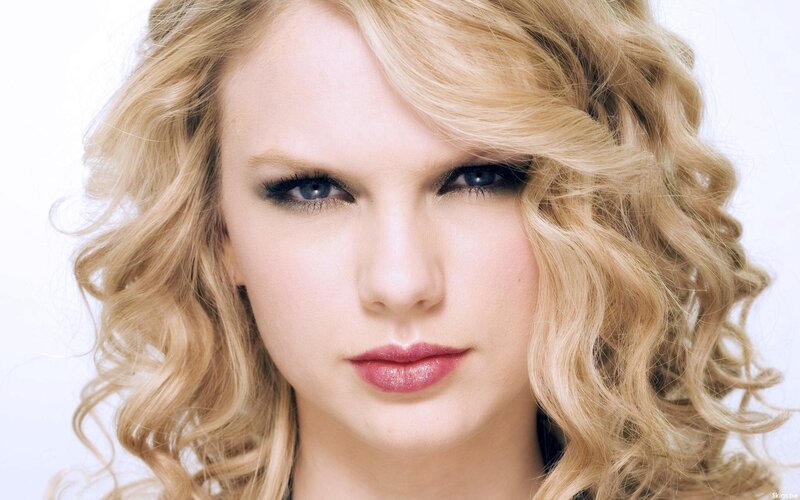 Taylor Swift portrait