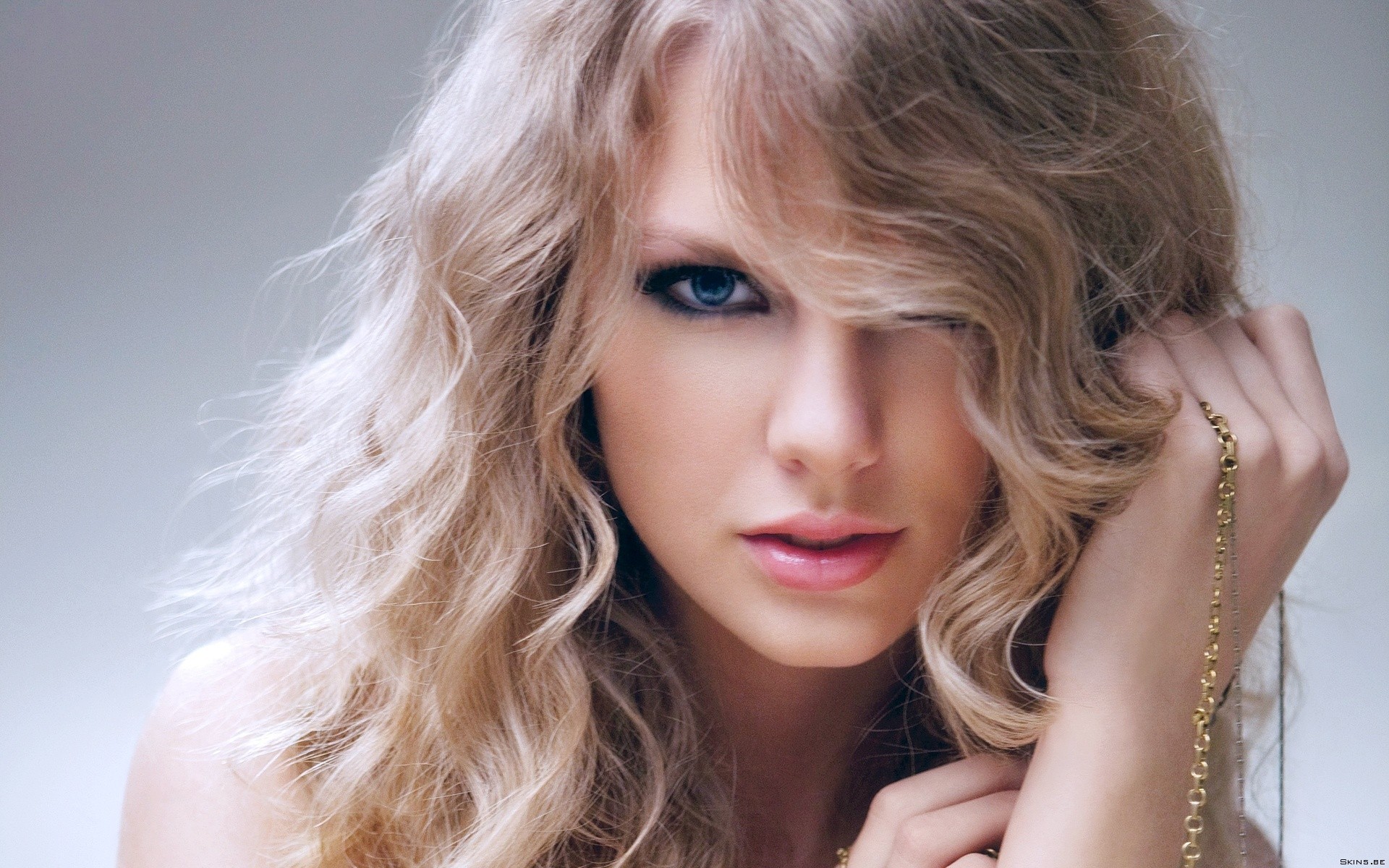 Taylor Swift portrait