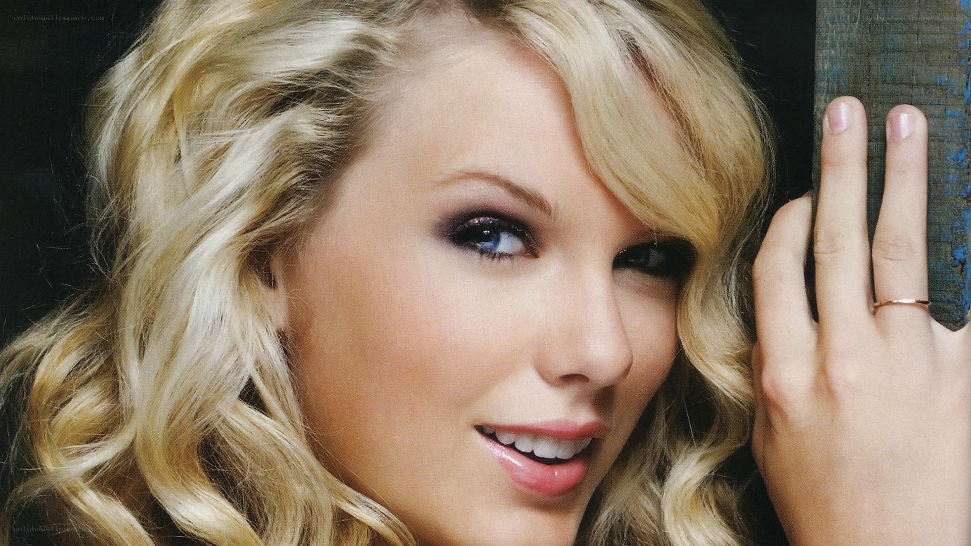 Taylor Swift portrait