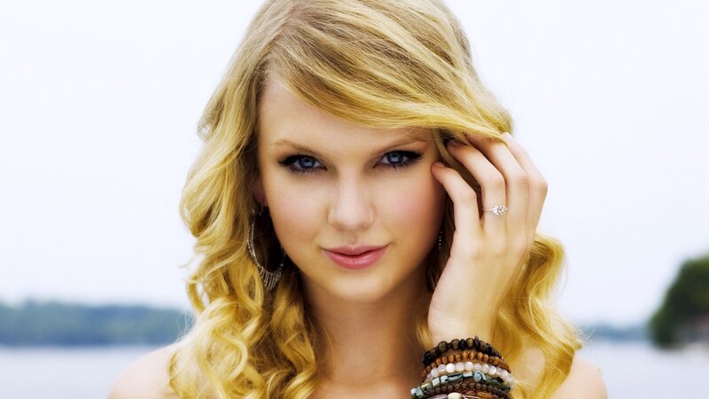 Taylor Swift portrait