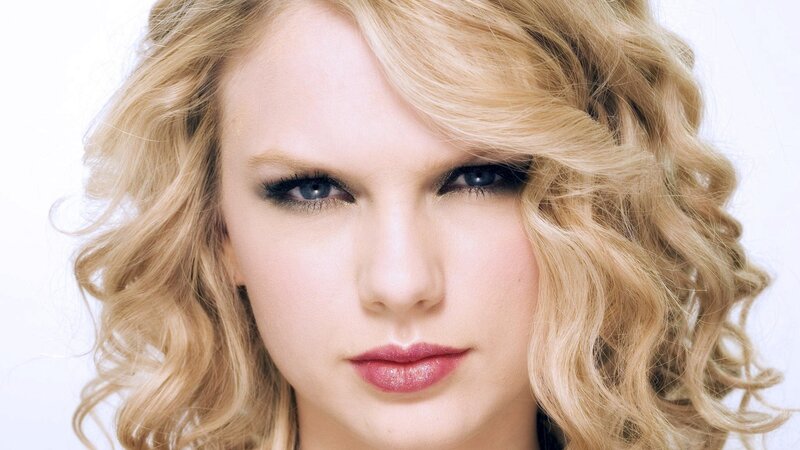 Taylor Swift portrait