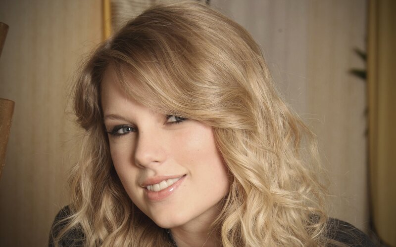 Taylor Swift portrait