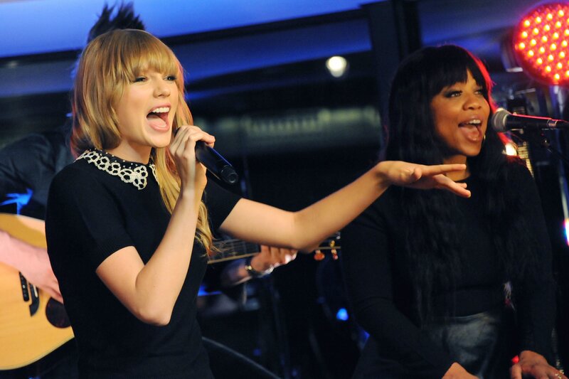 Taylor Swift singing with a friend