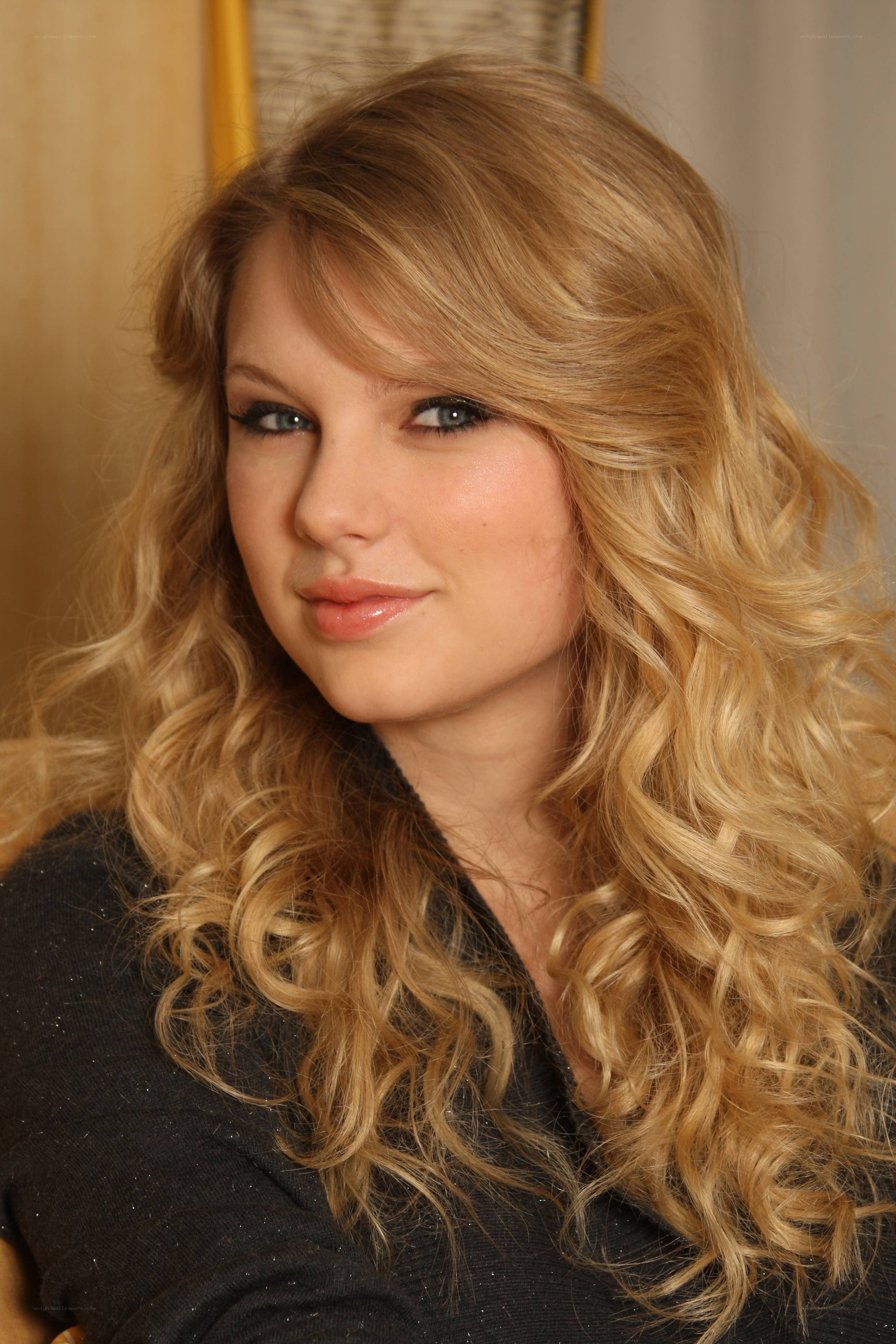 Taylor Swift with blonde curls