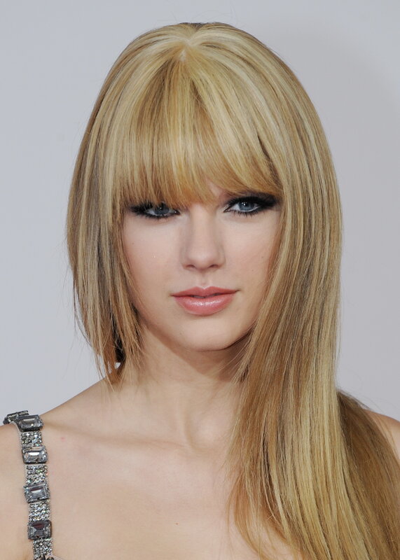 Taylor Swift with blonde hair